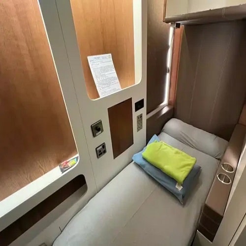 Sleep Pod at Doha Airport South Node -2 Hours